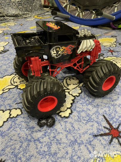 Машина Hot wheels