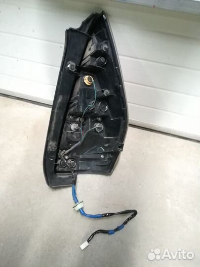 Фонарь задний правый Mazda 5 1