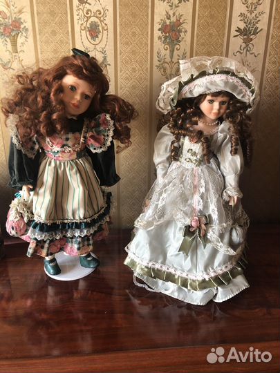 Кукла фарфоровая