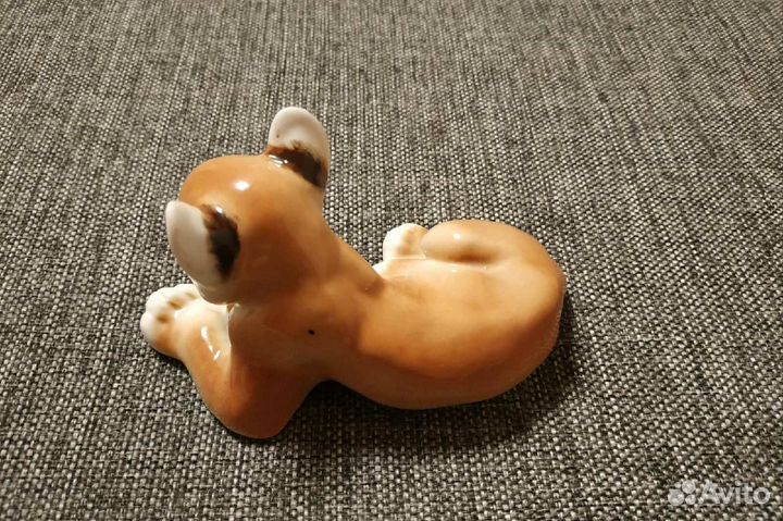 Фарфоровая статуэтка