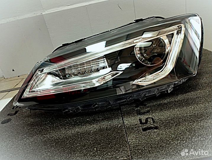 Фары Volkswagen Jetta (A6) 10-19г LED