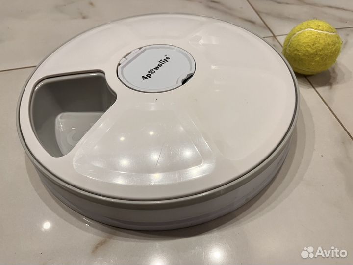 Автоматическая кормушка для собак и кошек