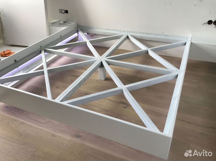 Парящая кровать