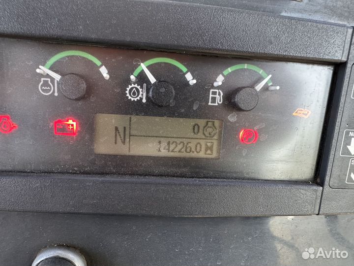 Экскаватор-погрузчик John Deere 325K, 2012