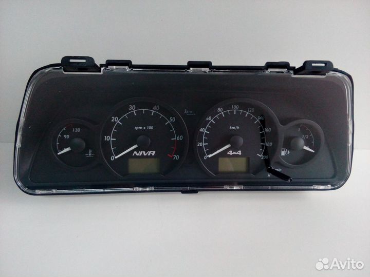 Панель приборов на Нива 4Х4 (черная) 3801010