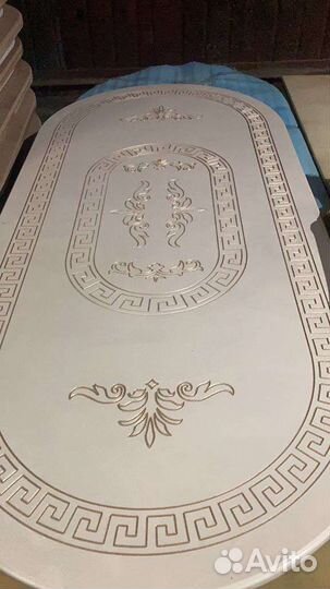 Столы и стулья