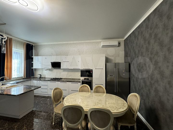 Дом 200 м² на участке 5 сот.