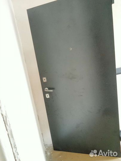 Дверь входная металлическая бу