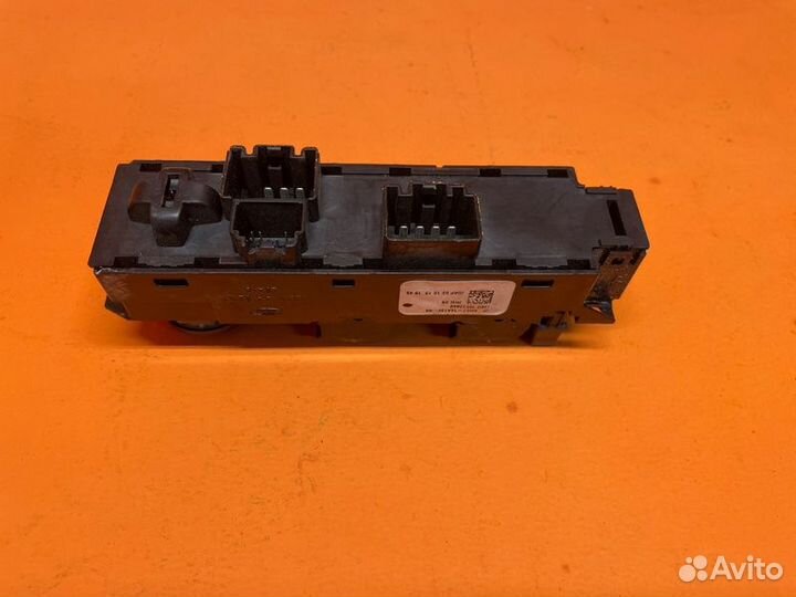 Блок управления стеклоподъемниками передний левый