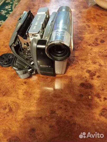 Цифровая видеокамера