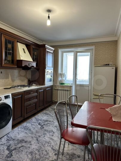 2-к. квартира, 80 м², 4/10 эт.