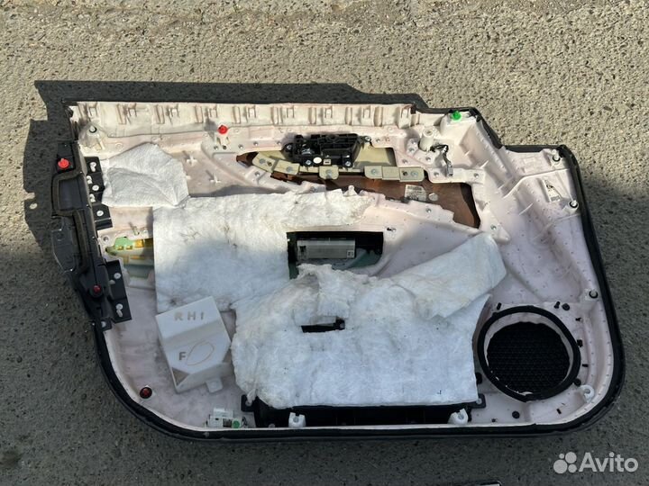 Обшивка двери передней правой Infiniti QX70