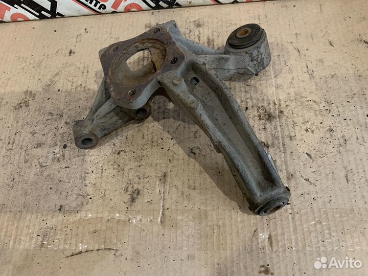 Поворотный кулак задний Toyota Camry 40