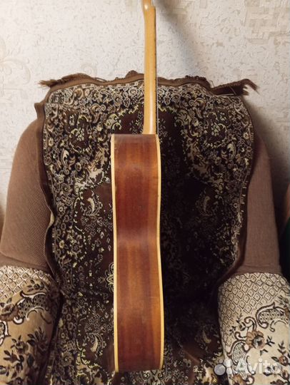 Акустическая гитара 