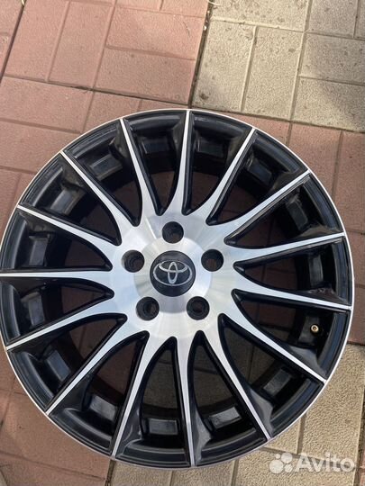 Диски литые R17 5-114.3 60.1