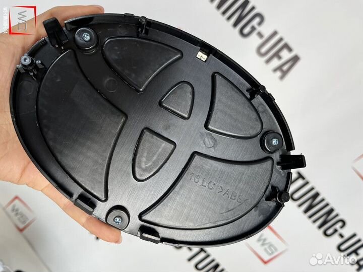 Эмблема Toyota Land Cruiser Q193