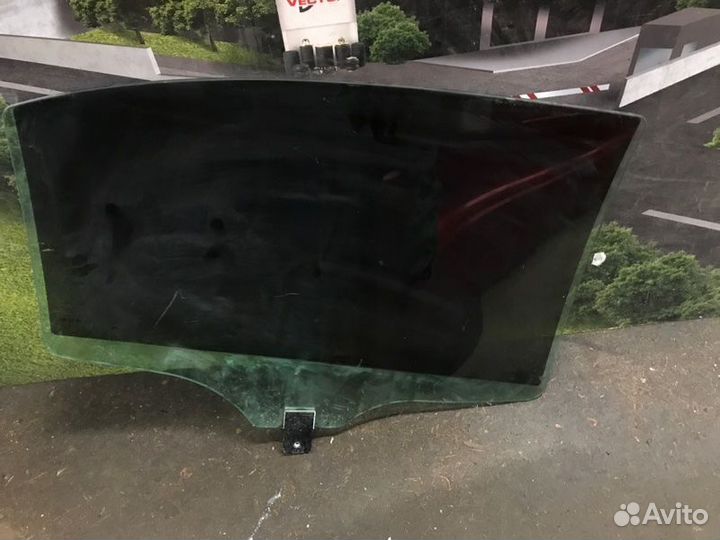 Стекло заднее заднее левое Mercedes S-Class W221
