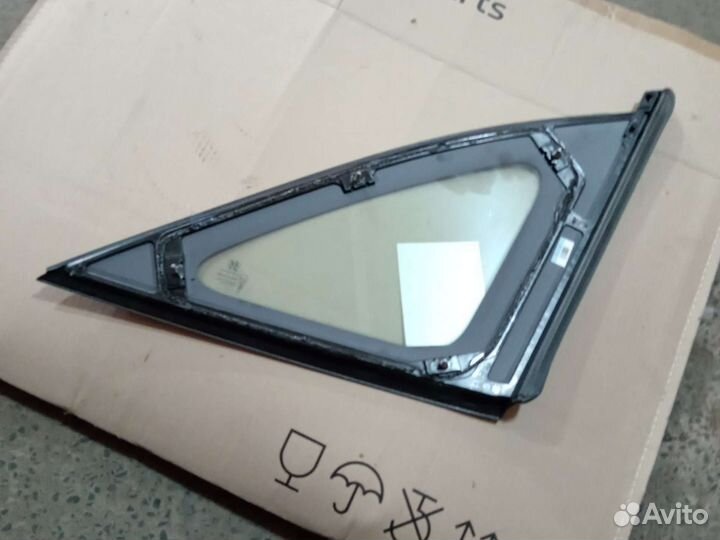 Форточка задняя Hyundai tucson NX4