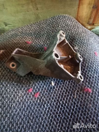 Кронштейн двигателя ауди