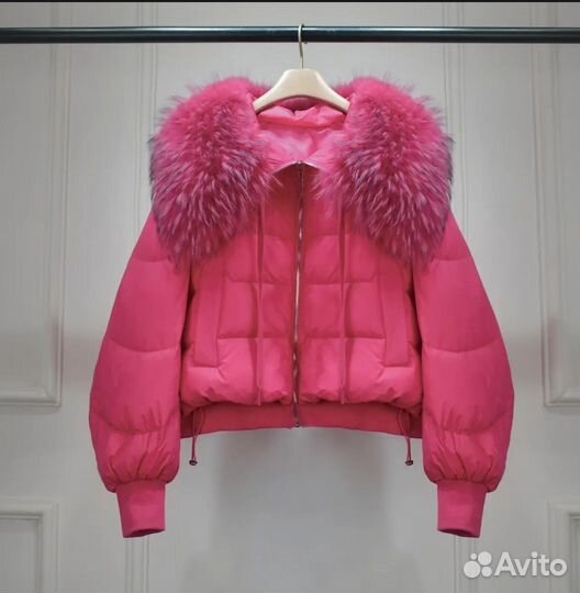 Женский пуховик натуральный мех цвет фуксия