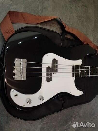 Бас гитара rockdale precision bass