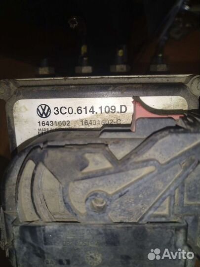 Блок абс VW passat b7 2012 год