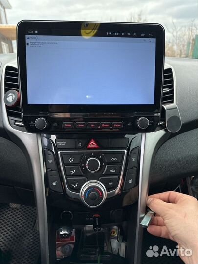 Магнитола на Hyundai i30 с камерой заднего вида