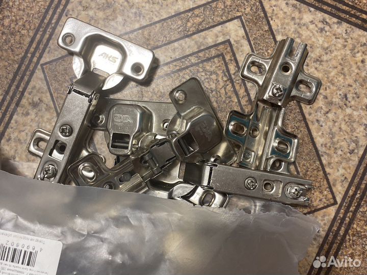 Петли мебельные 18 штук