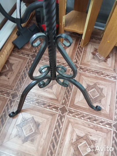 Вешалка для одежды напольная металлическая