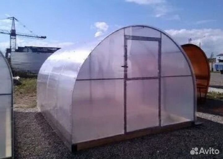 Теплица с поликарбонатом