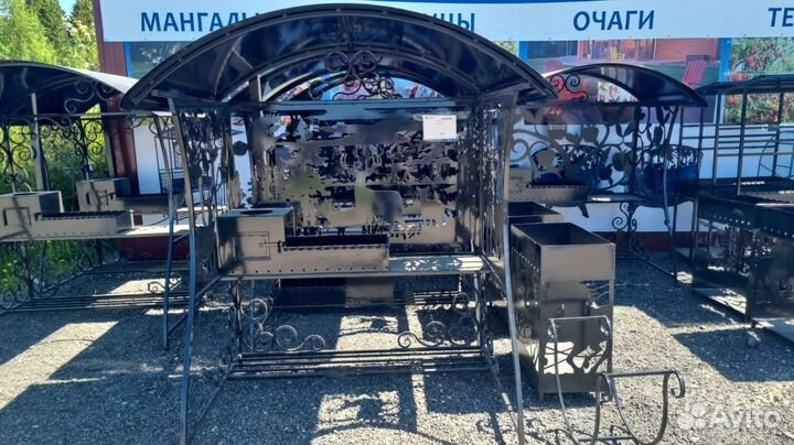 Кованые мангалы с крышей и др