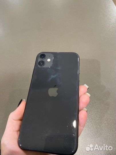 Телефон iPhone 11