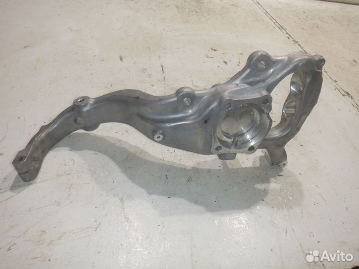 Кулак передний левый