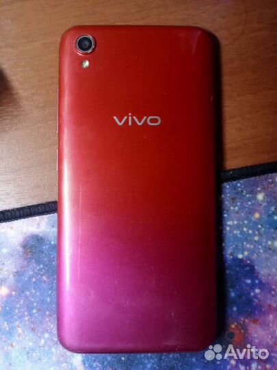 Телефон vivo 1820