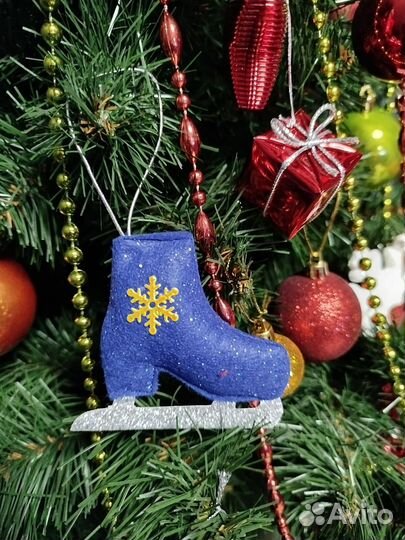 Елочная игрушка Коньки из фетра