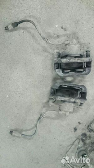 Тормозной суппорт передний на опель астра j