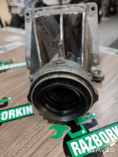 Кронштейн полуоси Bmw X3 E83 3.0D M57N2 02.22.2006