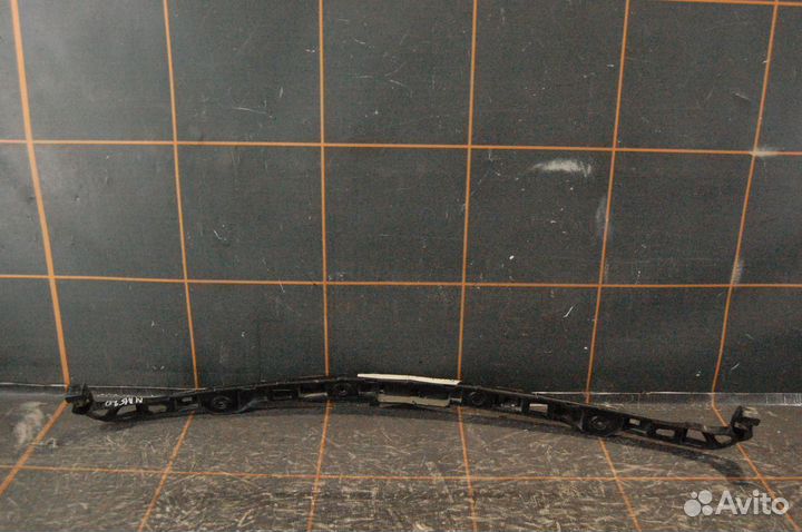 Направляющая бампера заднего-Volkswagen Golf 6