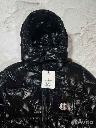 Весенняя куртка Moncler глянцевая