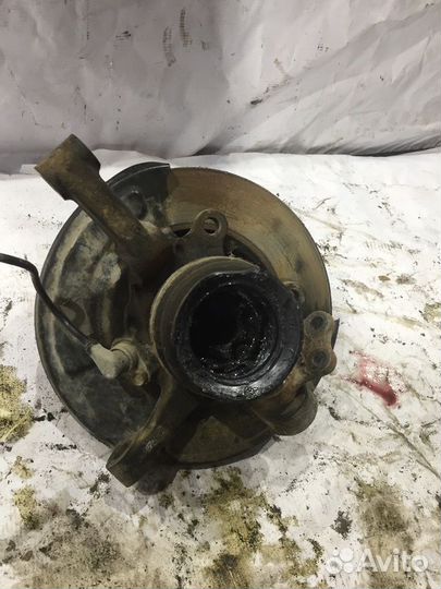 Кулак поворотный передний правый Nissan Pathfinder