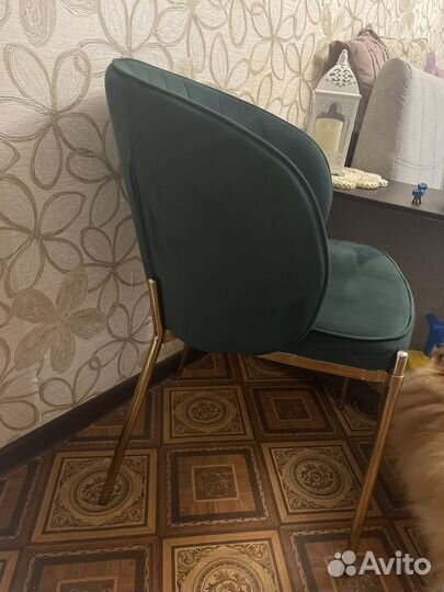 Кресло и столик