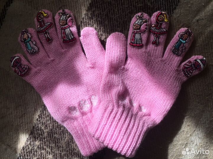 Комплект для девочки: шапка, шарф и перчатки