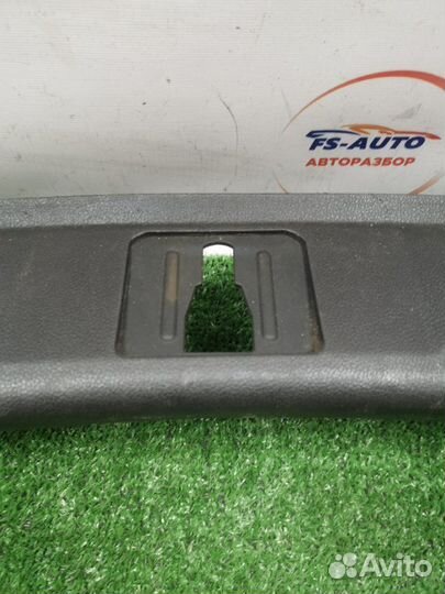 Накладка замка багажника Ford Kuga 2 2.0 txma 2013