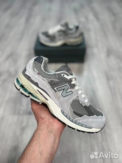 New balance 2002R