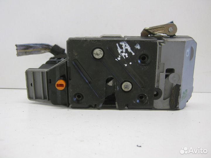 Замок задней двери Лев. 8650556 Вольво XC90 2003г