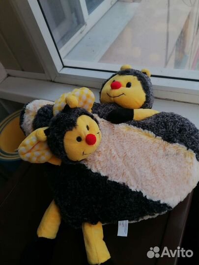 Подушка и игрушка пчёлка