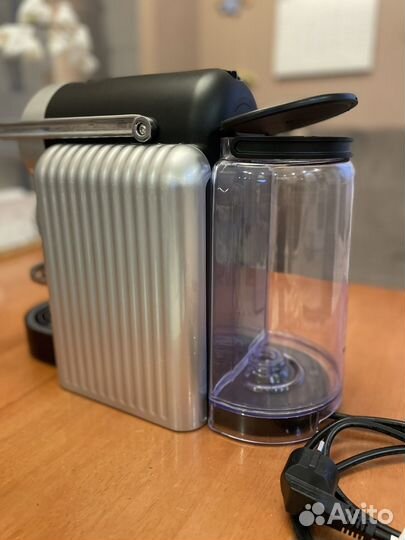 Кофемашина капсульная Nespresso Zenius