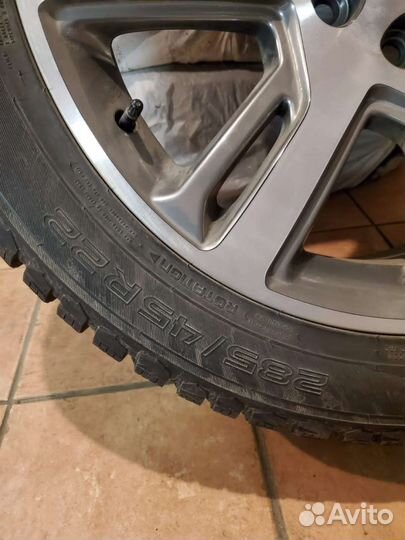 Nokian Tyres Hakkapeliitta 9 SUV 285/45 R22 114T
