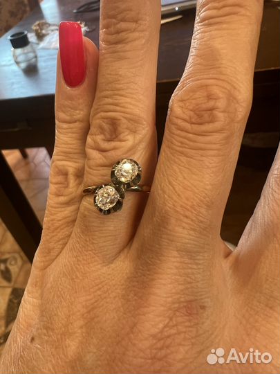 Золотое кольцо с природными бриллиантами Поцелуйчи