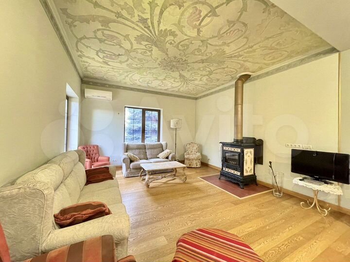 Дом 198 м² на участке 8,6 сот.